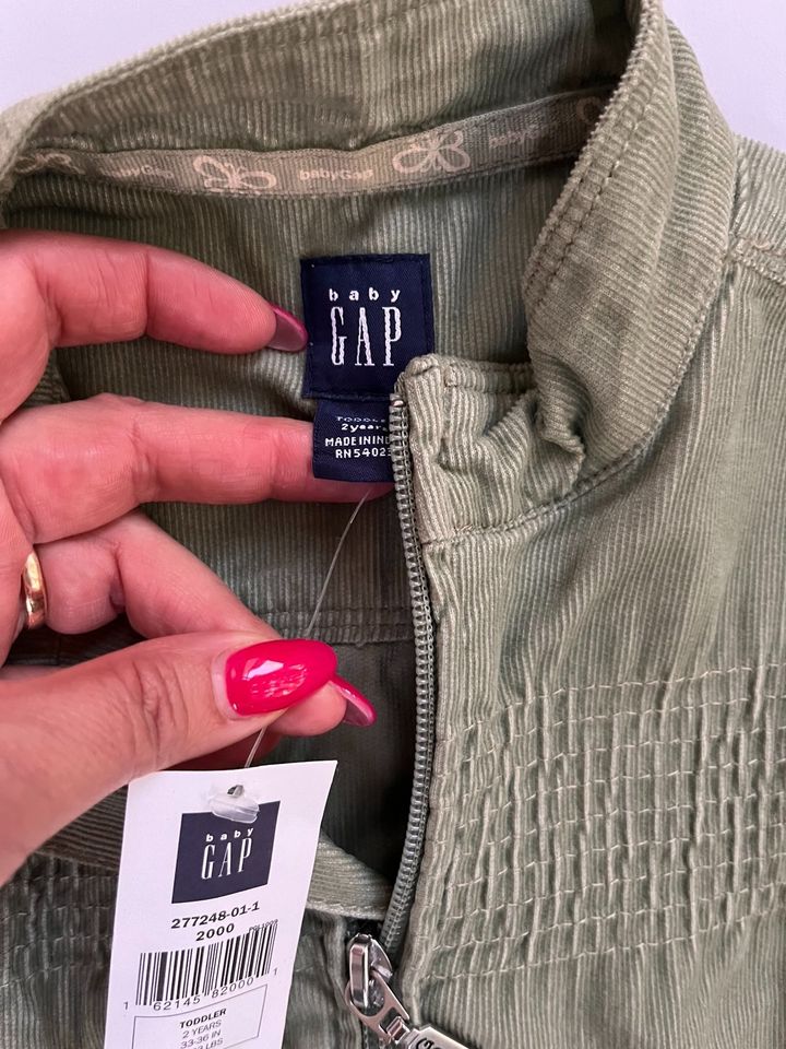 Baby GAP Frühlings Jacke cord Olive grün 2 Jahre Neu in Frankfurt am Main