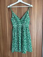 Sommerkleid mit V-Ausschnitt und Blumenmuster in grün/ weiß, gr.S Niedersachsen - Lastrup Vorschau
