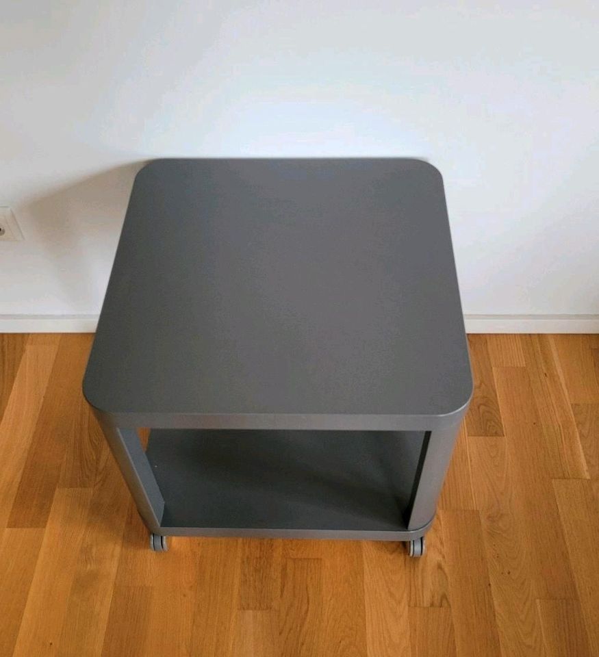 Ikea Tingby Tisch Beistelltisch grau mit Rollen in Karlshuld