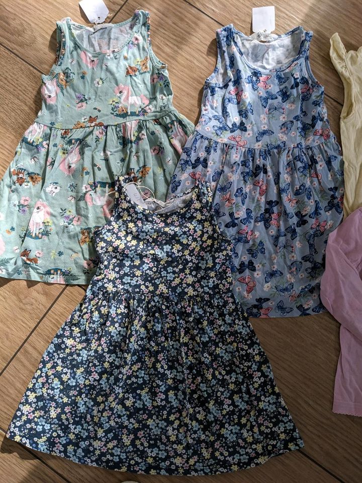 Sommerset Mädchen Gr. 110 Bekleidungsset Sommerkleid Shirt H&M in Meppen