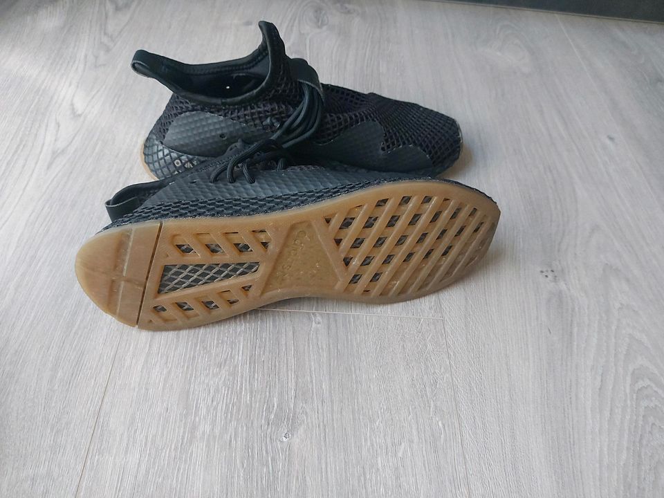 Adidas Sneaker in Untergruppenbach