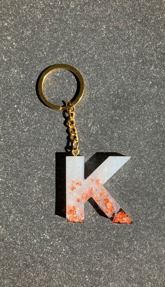 Schlüsselanhänger Buchstaben Anhänger weiß A, K, L, O, S & U in Hamburg