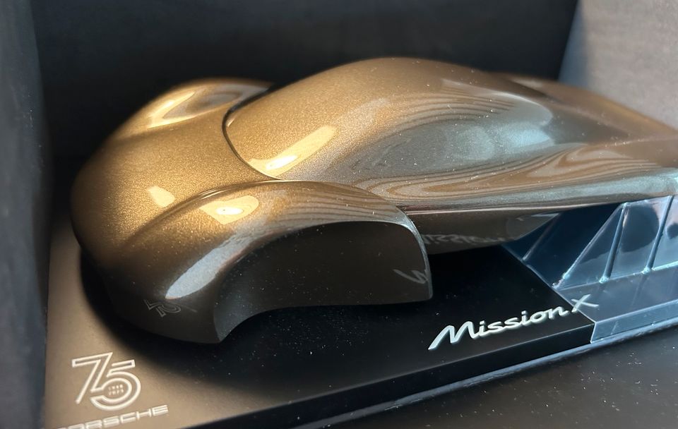 Mission X Sculptur Porsche Hypercar Limited Edition 75Y 1/300 in Bad Oeynhausen