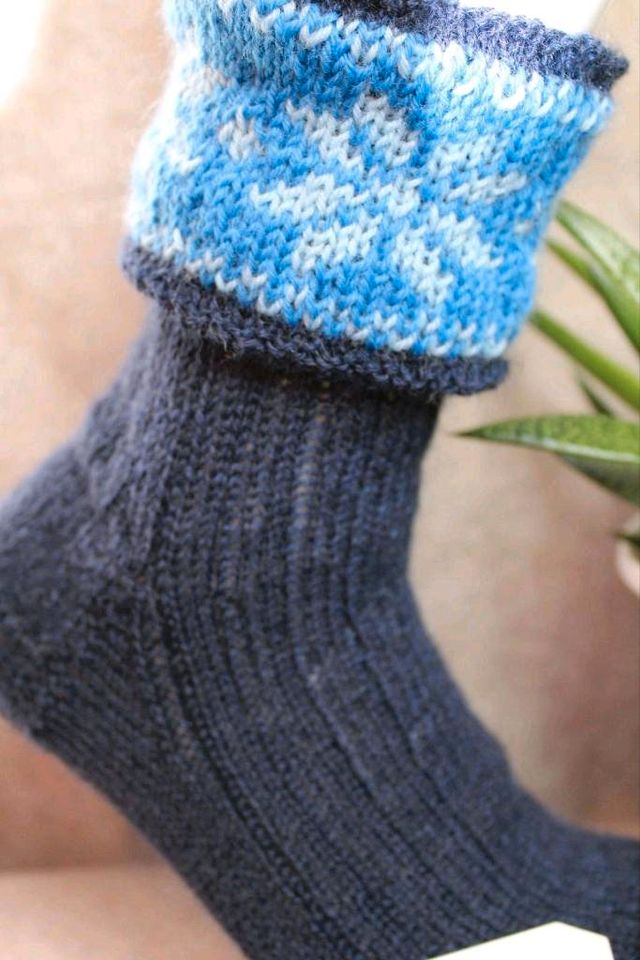 Handgestrickte Umschlag-Socken in Größe 40/41 in Harsefeld