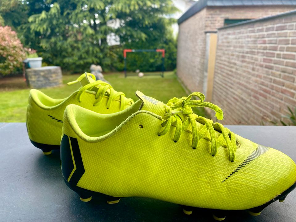 Fußballschuhe nike mercurial engineered for speed Gr 35 in Hückelhoven