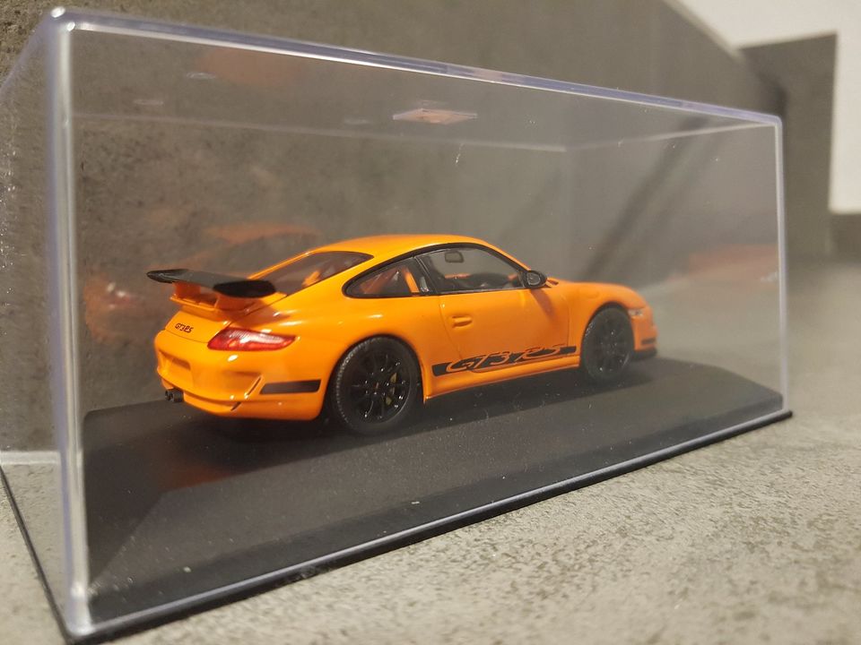 °°° 1:43 °°° Porsche GT3 RS °°° Minichamps °°° orange °°° in Weil der Stadt