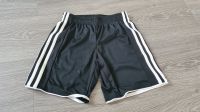 Adidas Clima Cool kurze Sporthose Hose Shorts schwarz Gr 128 Hessen - Flörsheim am Main Vorschau