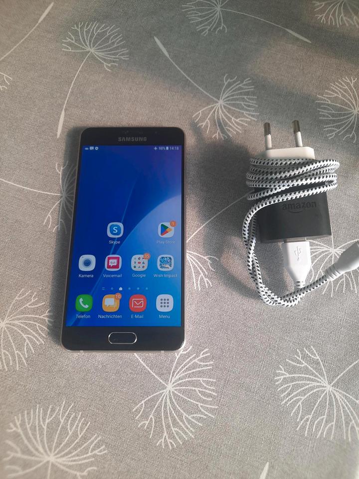 SAMSUNG GALAXY A5(6) SEHR GUTE ZUSTAND IN SCHWARZ UND GOLD in Greetsiel