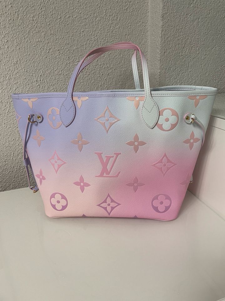 Louis Vuitton Neverfull Limited Edition in Springe