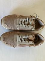 Damenschuhe, Snikers, altrosa mit Glimmer und Goldstreifen, Hessen - Karben Vorschau