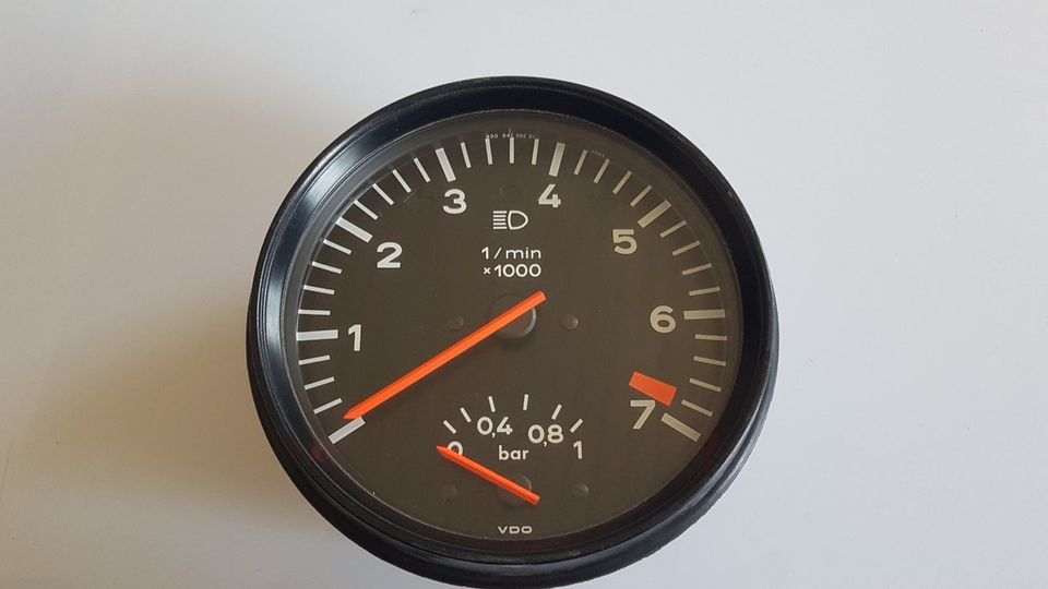 Porsche 911 930 Turbo Drehzahlmesser DZM Tachometer in Beelitz