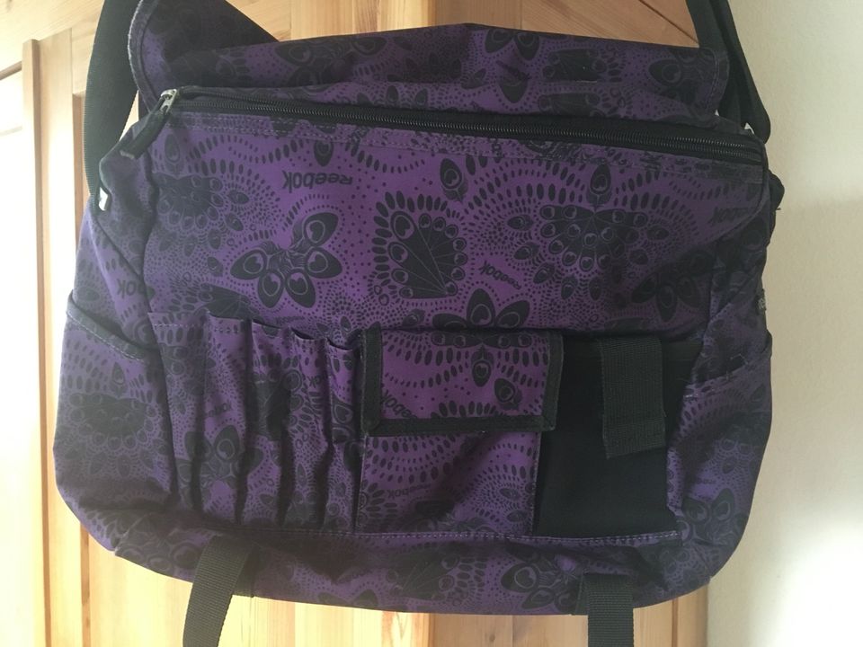 Reebok Umhängetasche/ Crossbody Bag, 30x49x13 cm in Berne