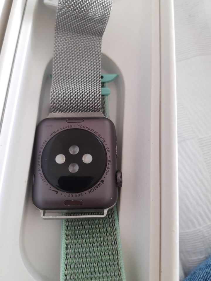Apple Watch 3,42mm, akku %100  Nice in Essen