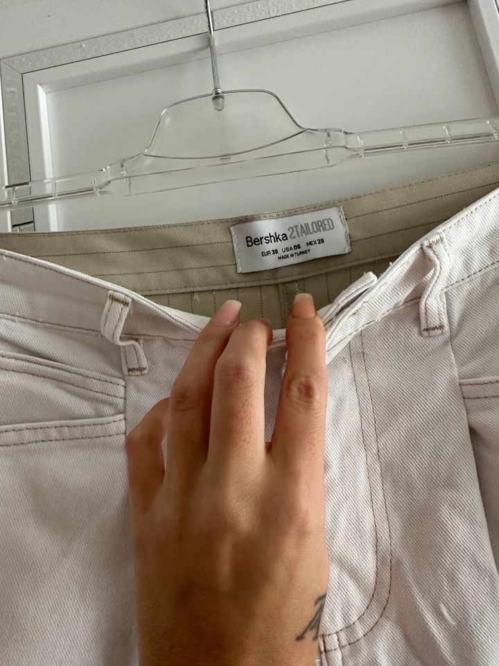 Bershka Hose Beige Weiß Gr.38 in Oberstadion