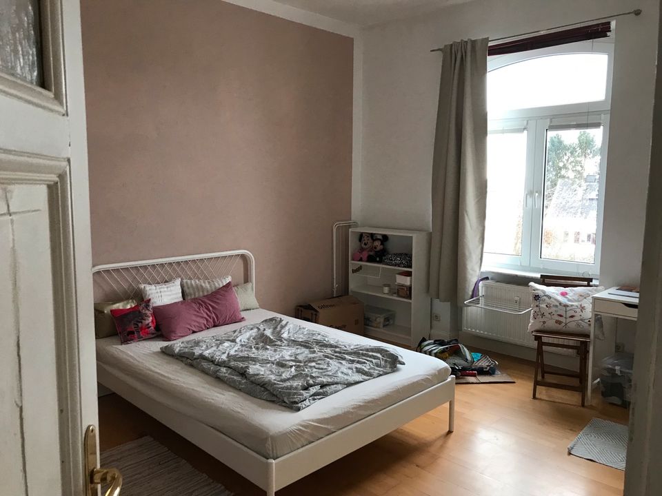 Altbau: 2.5 Zimmer in Wiesbaden Biebrich -Balkon und Einbauküche in Wiesbaden