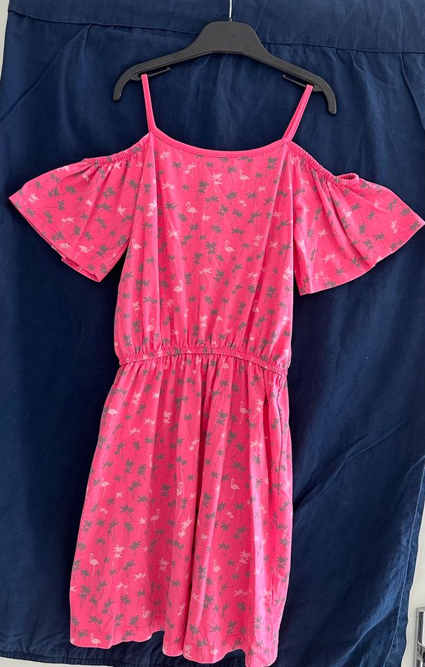 Mädchen Carmenkleid Kleid Größe 128-134 mit Flamingos babyrosa in Bielefeld