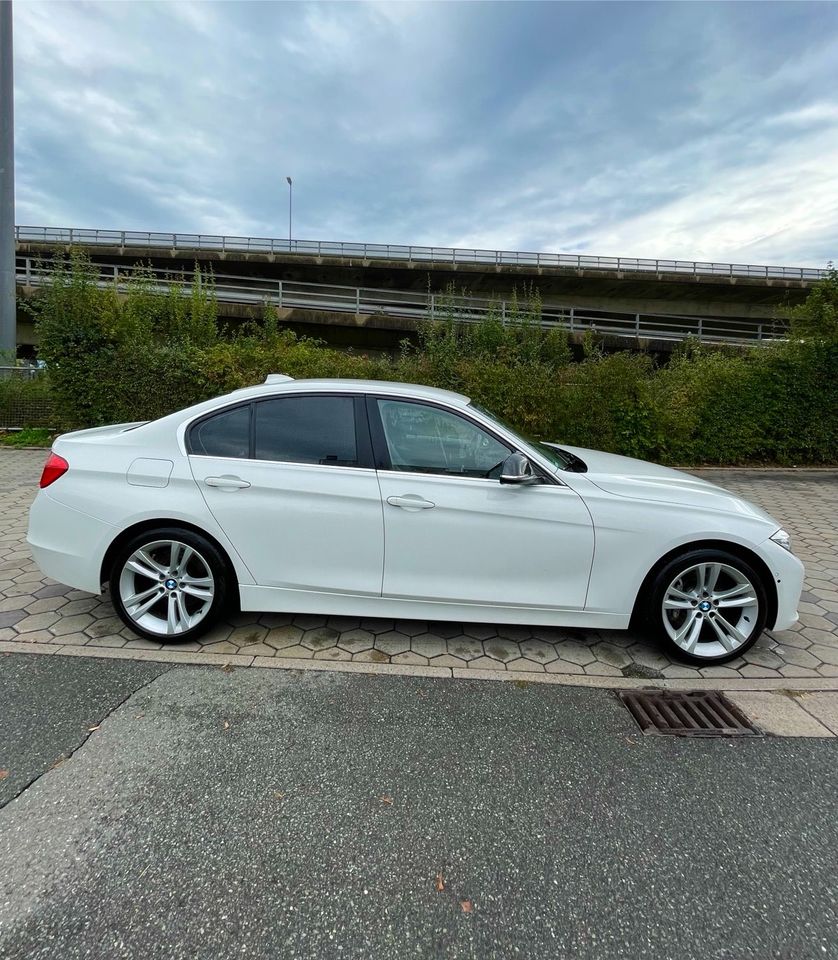 BMW F30 335i*306PS*xDrive*Individual Ausstattung in Bayreuth
