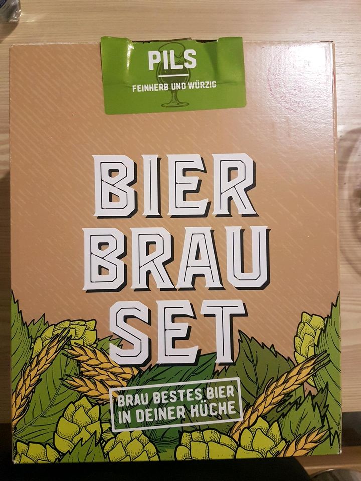 Bierbrauset mit Flaschen und Kochtopf in Mannheim