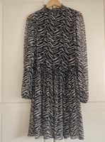 Damen Zara Kleid schwarz weiß Animalprint Größe M Düsseldorf - Oberbilk Vorschau