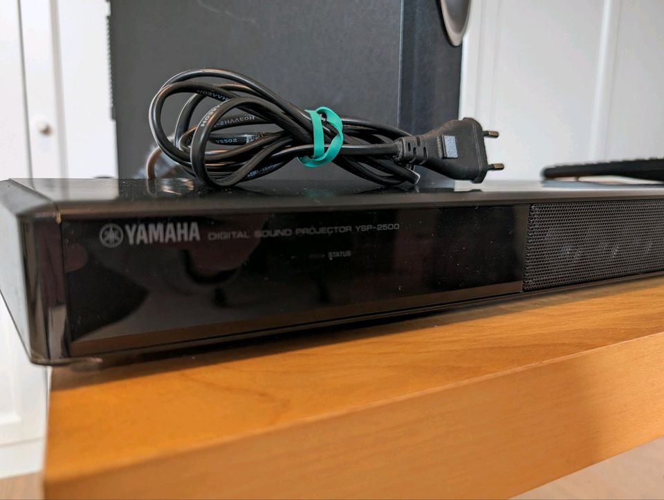 Yamaha YSP-2500 Sound-Bar mit Subwoofer Yamaha NS-WSE120 in Unterföhring