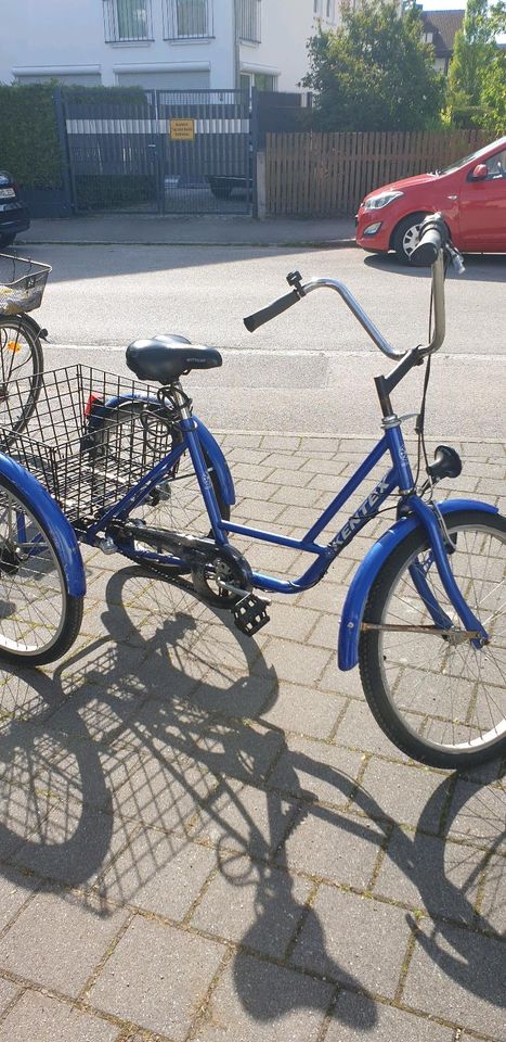 Dreirad blau in München