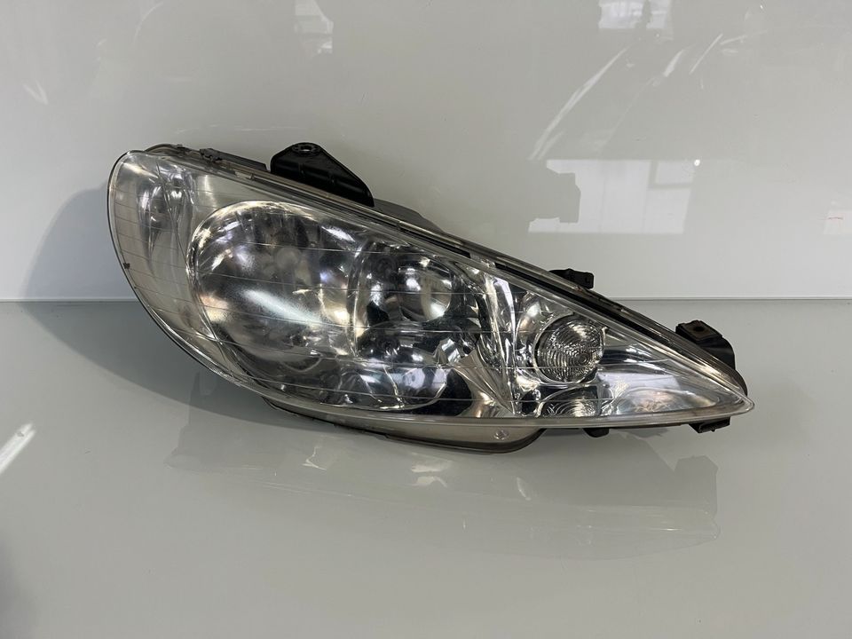 Scheinwerfer Peugeot 206 CC rechts Frontscheinwerfer Lampe in Wilnsdorf