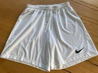 NIke Sport-Hose kurz Niedersachsen - Wedemark Vorschau