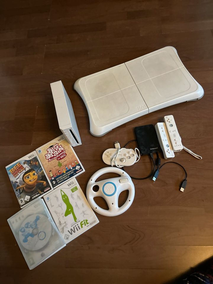 Biete Nintendo Wii mit Zubehör in Essen