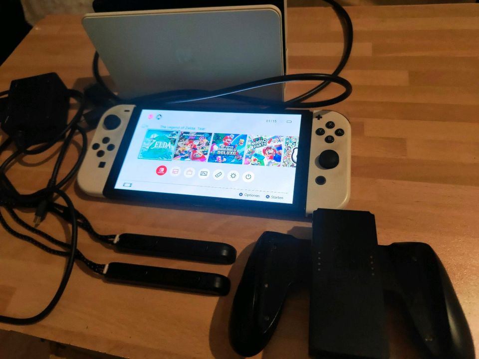 Nintendo Switch OLED in weiß mit allem Zubehör in Herten