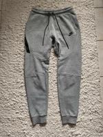 Nike Tech fleece hose grau S sehr gut Zustand Nordrhein-Westfalen - Siegburg Vorschau