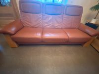 2 Sofas , Sessel + Hocker mit Relaxfunktion,Leder /Rattan Niedersachsen - Lüneburg Vorschau