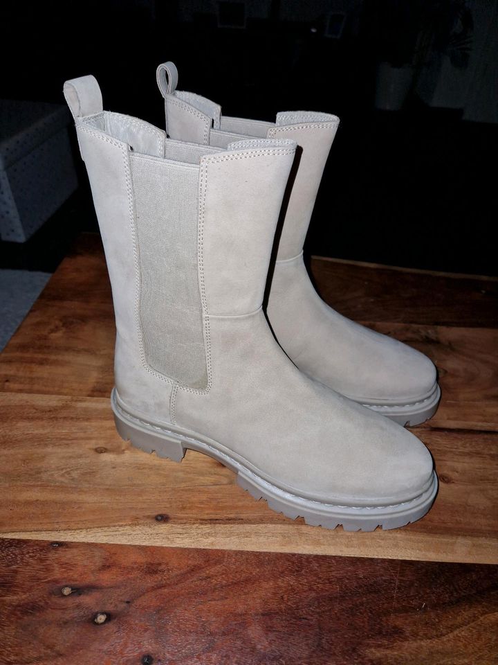 Halb Stiefel Neu Creme Farben Gr 39 in Stadecken-Elsheim