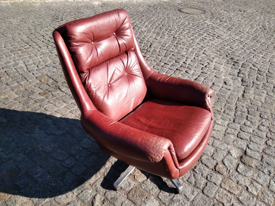 Vintage Stühle / 70er Jahre Leder Sessel zum drehen  Einzelpreis in Berlin