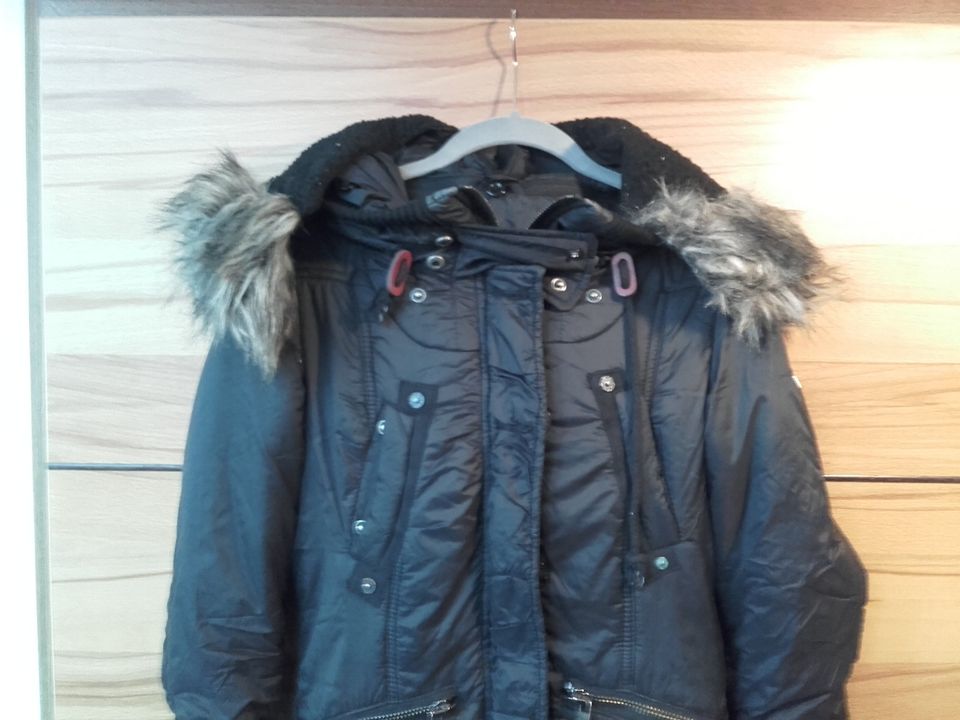 Khujo Winterjacke, Farbe schwarz mit Fellkaputze, NP 199€, Gr.S in Meitingen