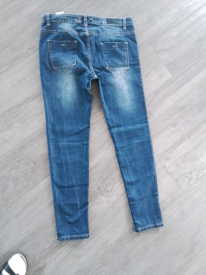 Sublevel damen jeans mit abnehmbaren Hosenträger in XL in Mechernich