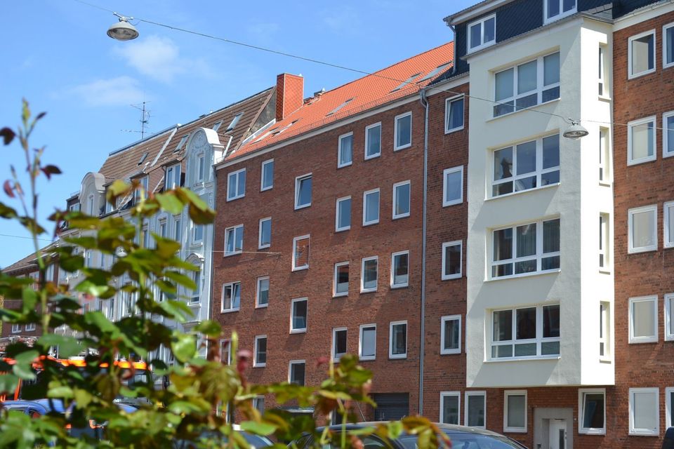 Modernisierte, zzt. vermiet. 3-Zimmer-Wohnung mit Balkon und optionalem PKW-Stellplatz in 24105 Kiel in Kiel