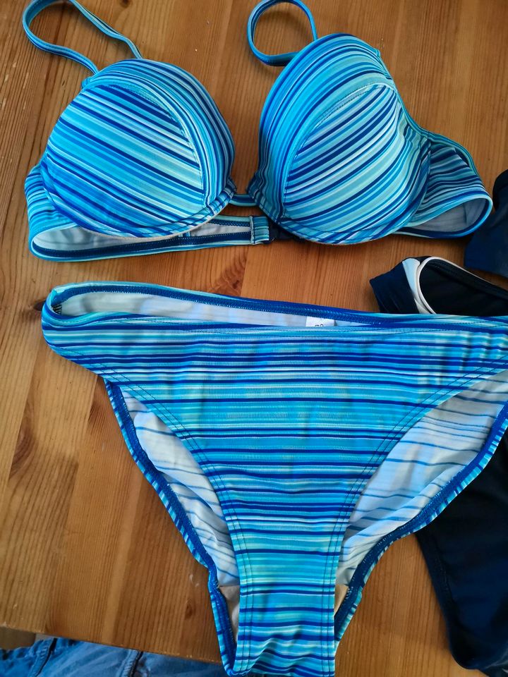 2 Bikinis colours of the world Gr. L / 80B blau in Frechen