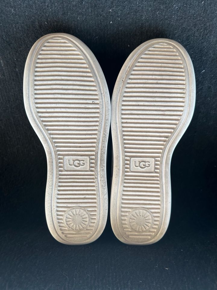 UGG Neutra Damen Sneaker Gr. 38 USA 7 aus Leder in Karlsruhe