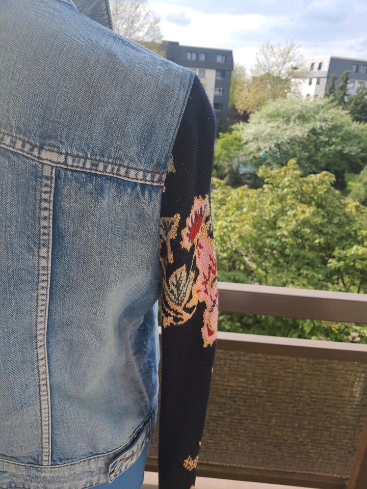 Desigual Jeansjacke in hellblau in große 40 in Hilden