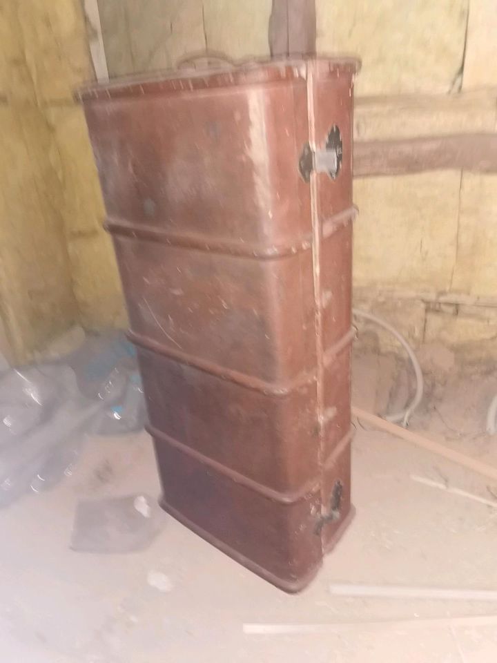 1 Überseekoffer, antik in Waake