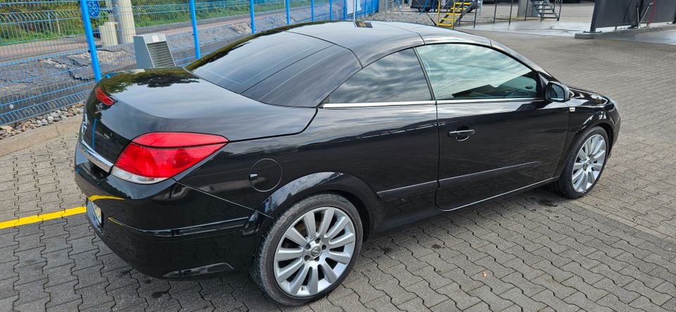 Opel Astra H Twin Top Cabrio in Bielefeld