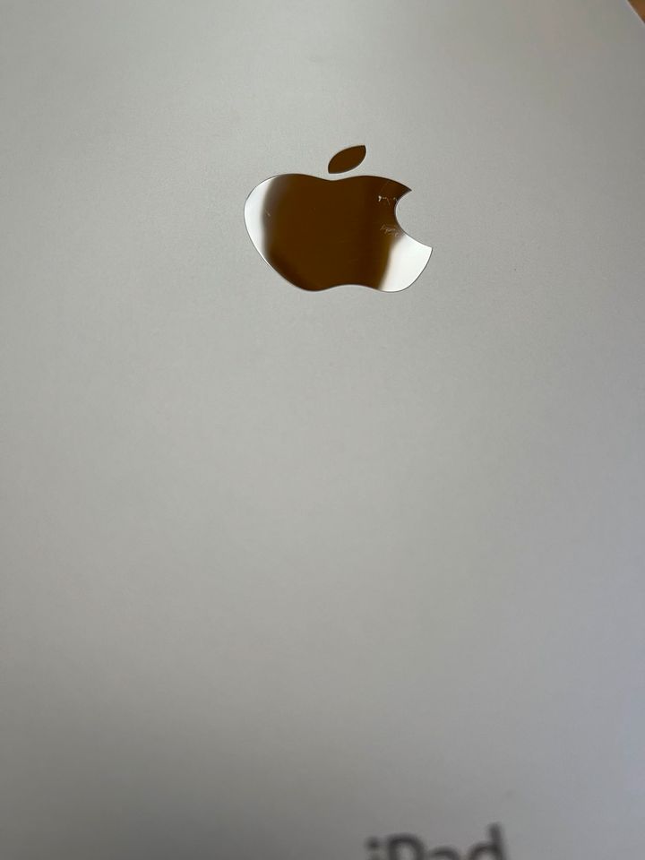 Apple iPad Air 16GB space grey incl. Schutzhülle in Kempten