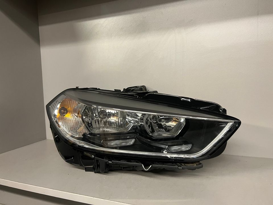 BMW 1er F40 Scheinwerfer halogen LED Rechts 7214914 in Düsseldorf