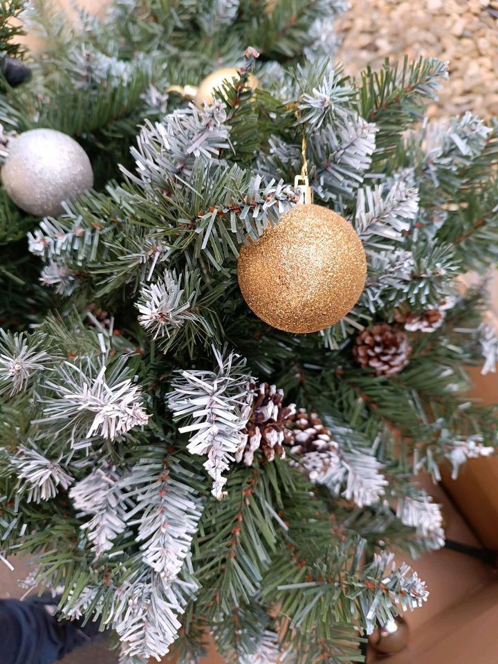 Tannenbaum künstlich Weihnachtsbaum in Erftstadt