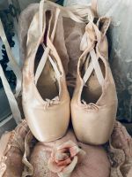 Französische Ballettschühchen shabby alt brocante Boudoir Nordrhein-Westfalen - Kirchlengern Vorschau