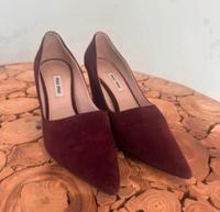 Miu Miu 37 Pumps high heels Wildleder Burgunder Damen Schuhe Nordrhein-Westfalen - Elsdorf Vorschau