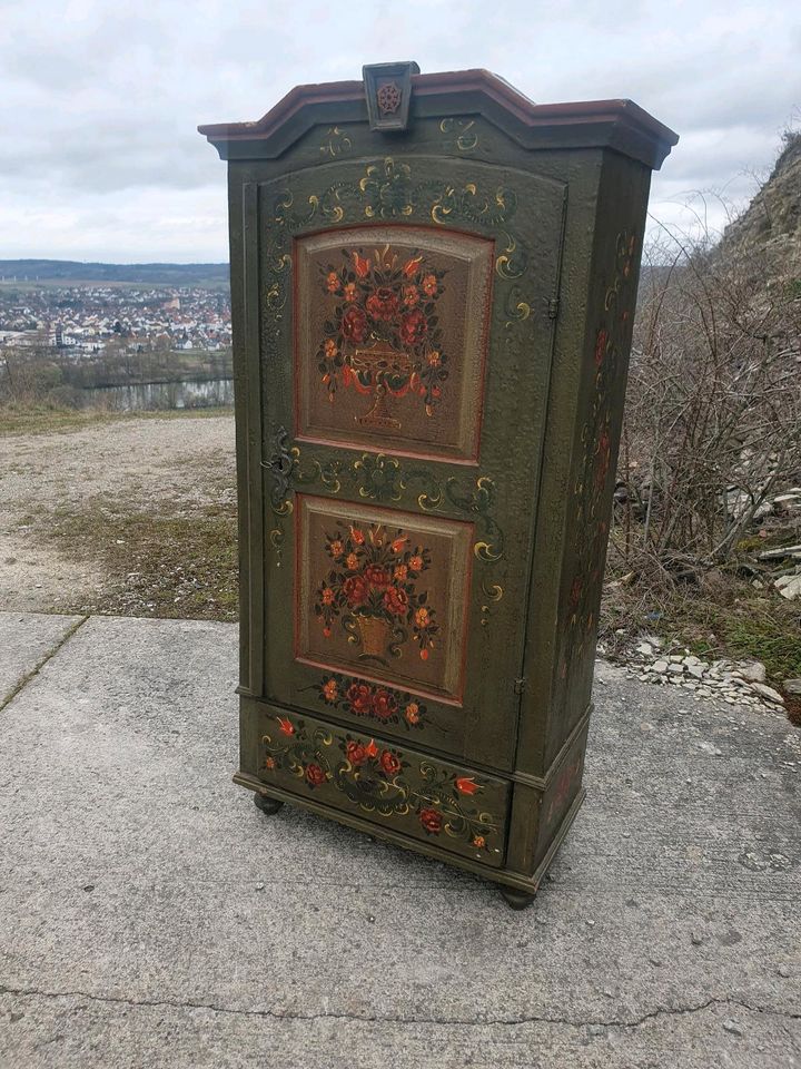 Bauernmöbel Möbel Kleiderschrank Schrank Antiquitäten Shabby top in Zellingen