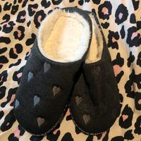 Deichmann Hausschuhe Damen Gr. 40/41 grau gefüttert Herzchen Köln - Ehrenfeld Vorschau