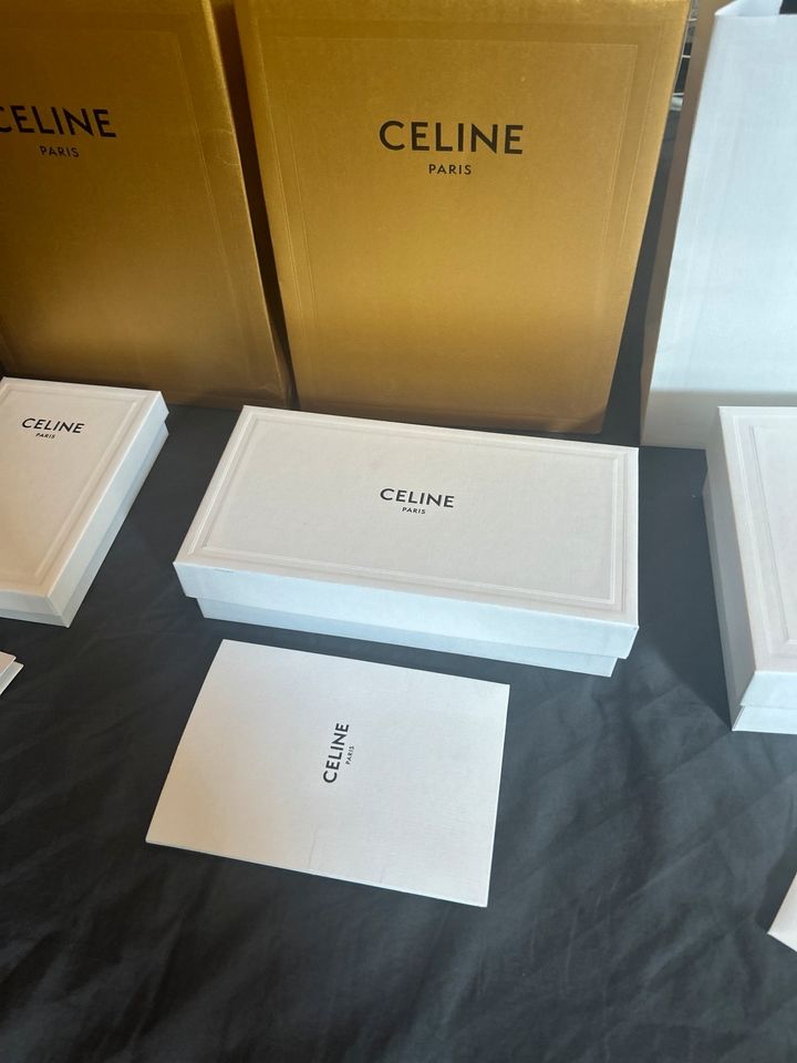 Celine Chanel Box Tüte Karton Umschlag in Duisburg