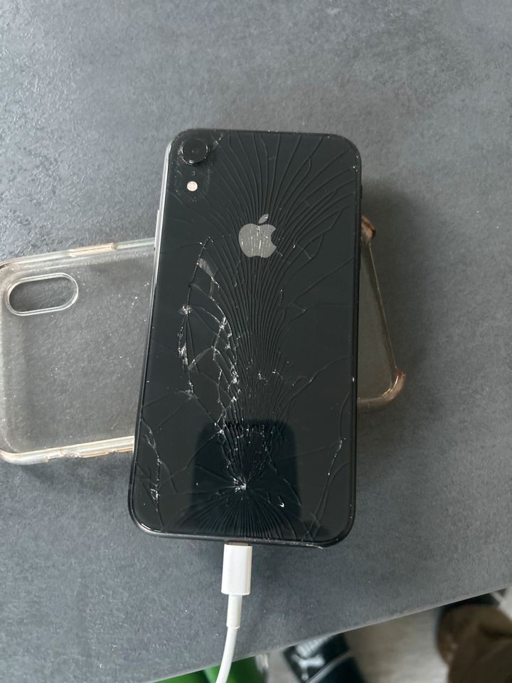 iPhone XR 64 GB Rückseite defekt in Sulzheim